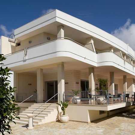 Residenza Del Mare Hotel Sant Isidoro  Buitenkant foto