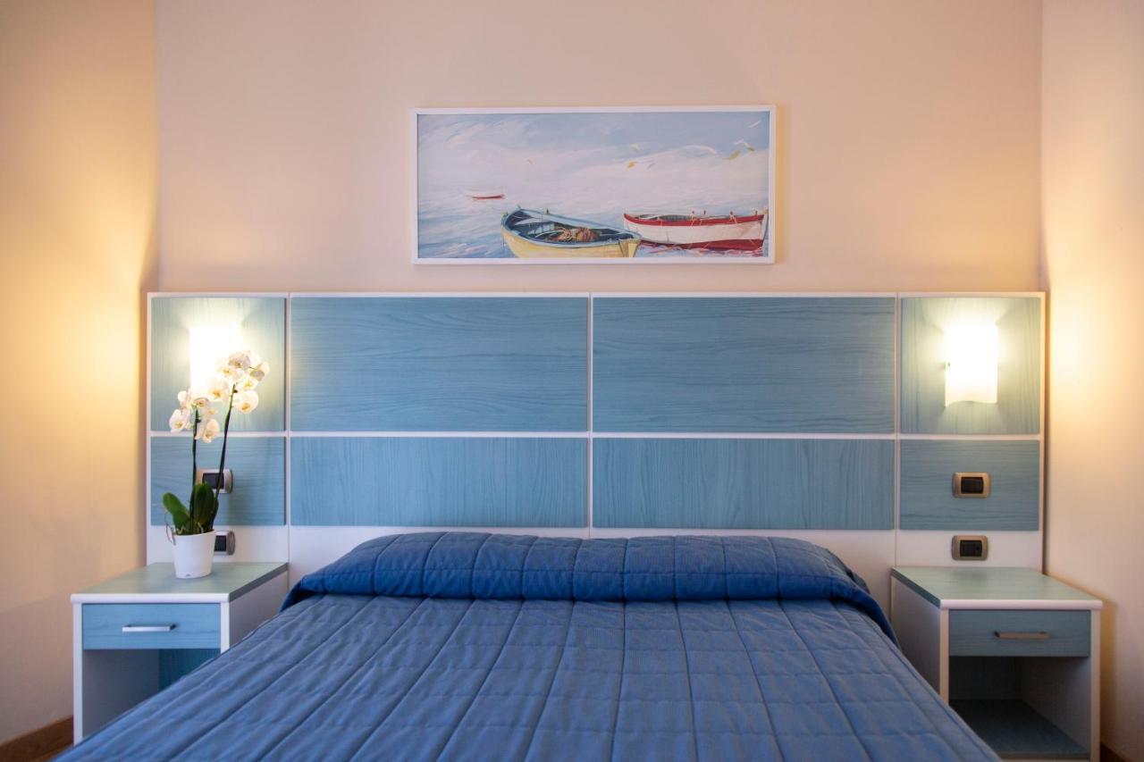 Residenza Del Mare Hotel Sant Isidoro  Buitenkant foto
