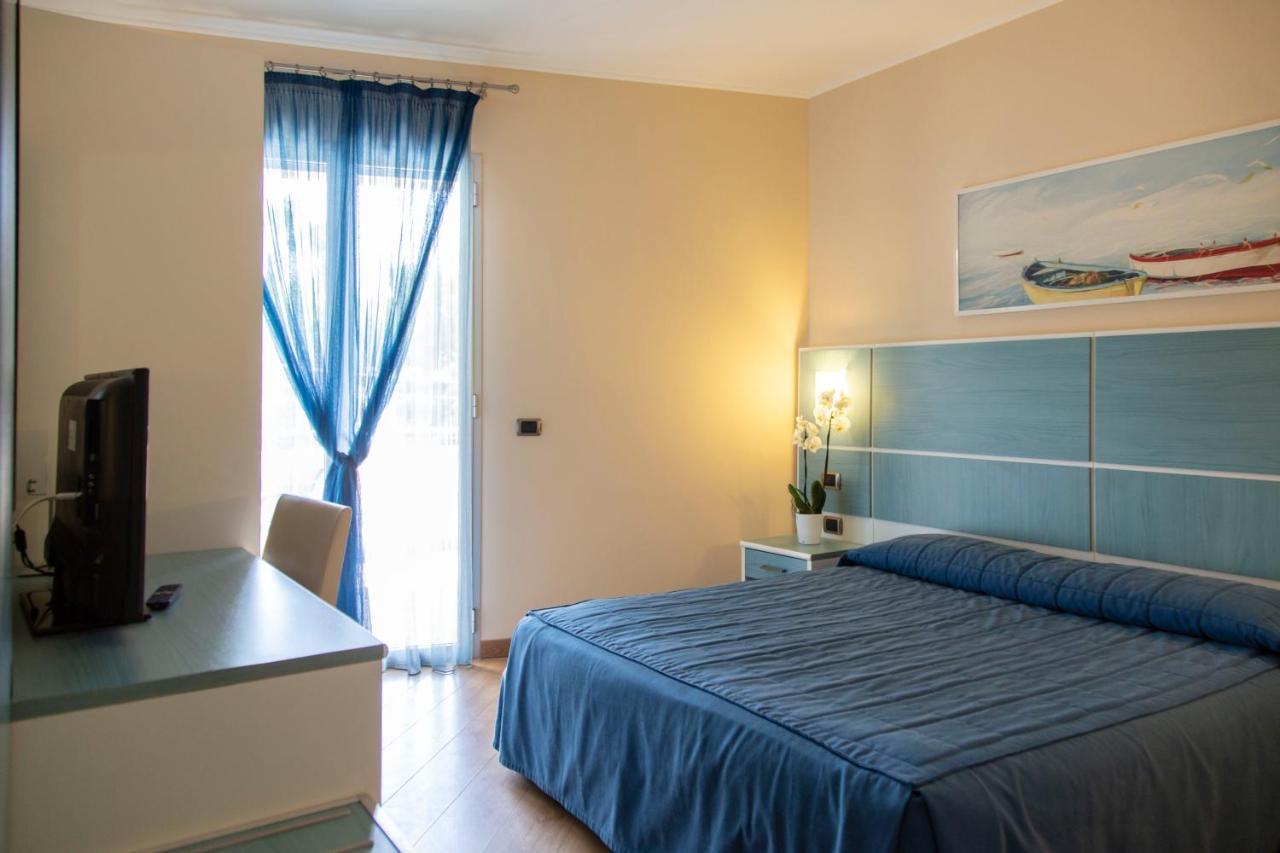Residenza Del Mare Hotel Sant Isidoro  Buitenkant foto