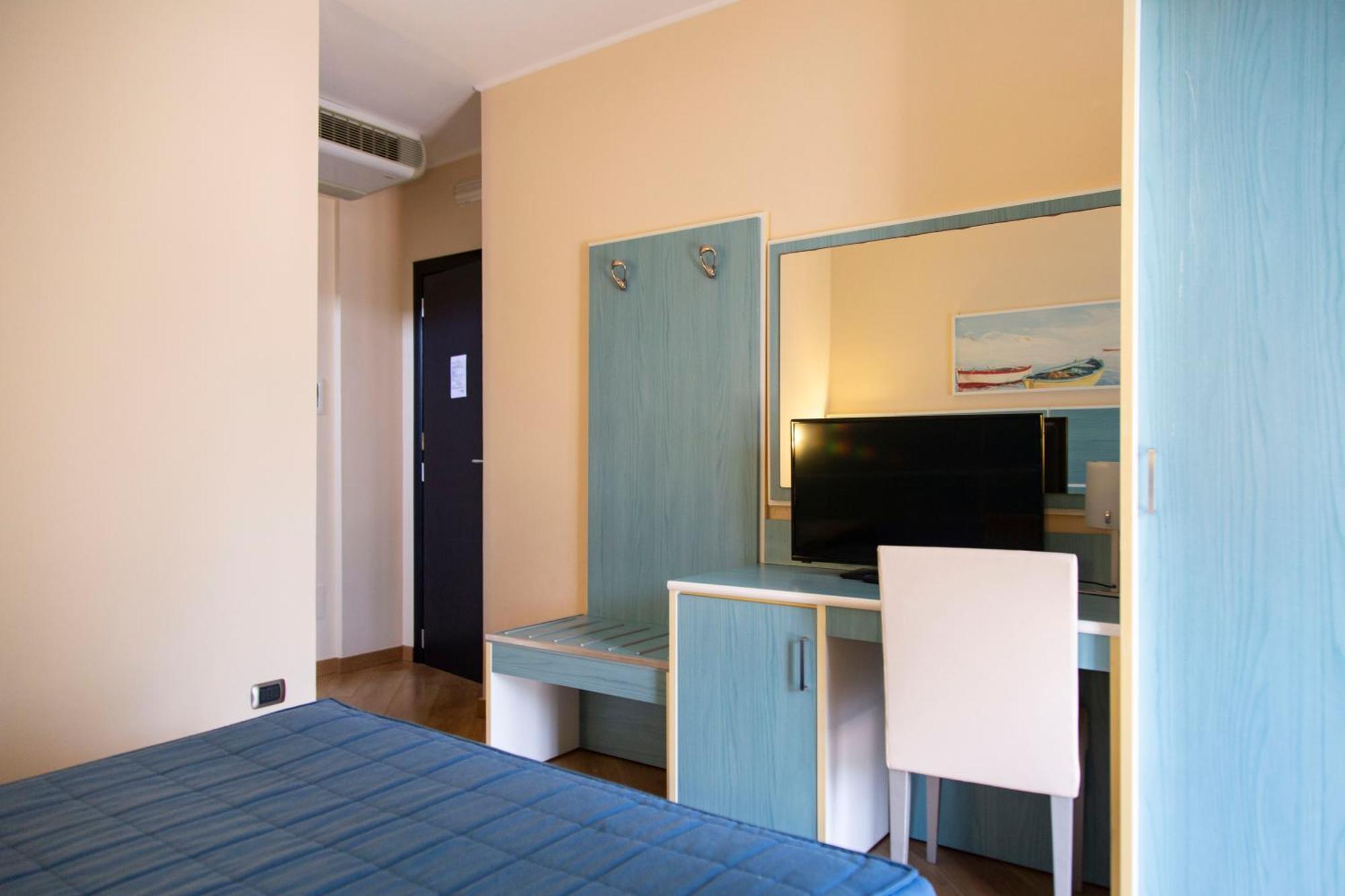 Residenza Del Mare Hotel Sant Isidoro  Kamer foto