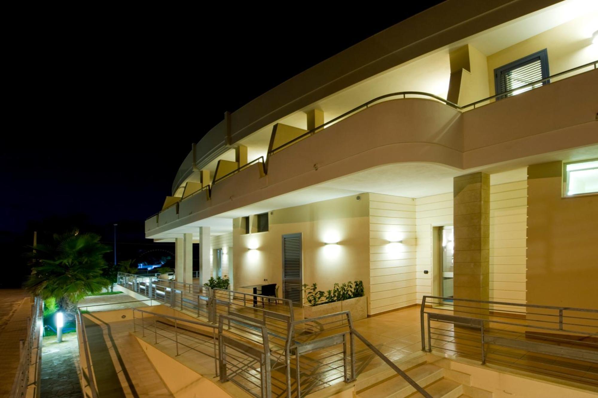 Residenza Del Mare Hotel Sant Isidoro  Buitenkant foto